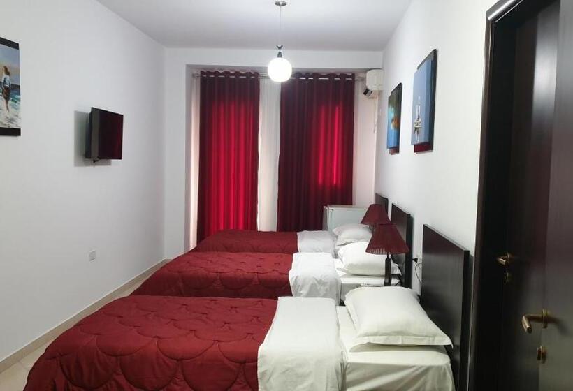 Pokój Trzyosobowy Standard z Balkonem, Haris