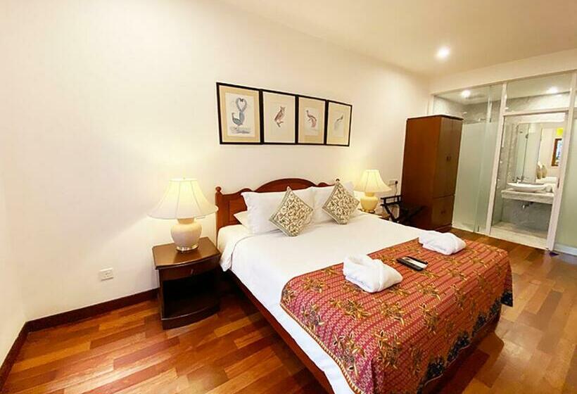 Superior-huone, Heeren Straits