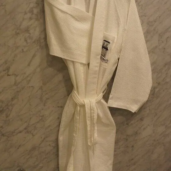 Suite, Heeren Straits