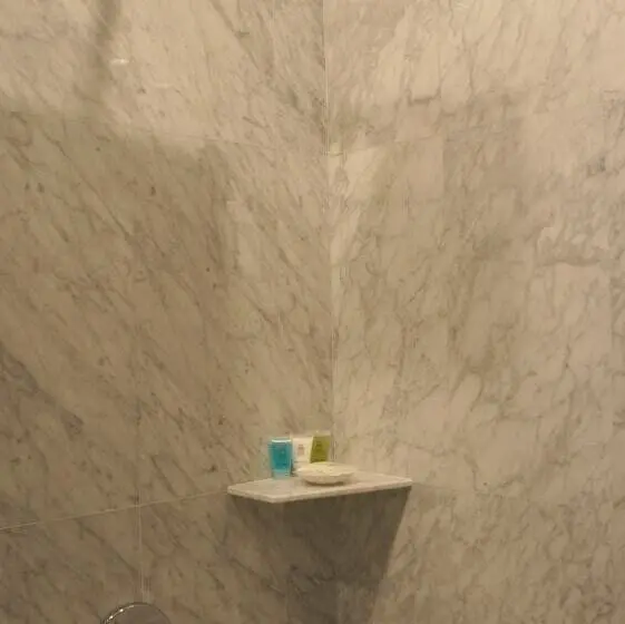 Suite, Heeren Straits