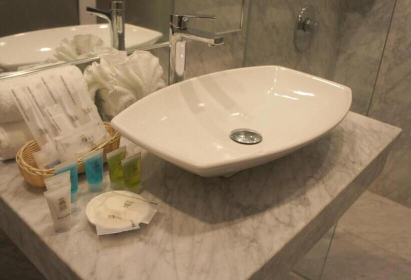 Deluxe-huone, Heeren Straits