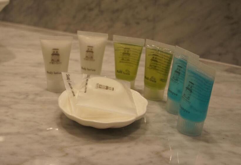 Suite, Heeren Straits