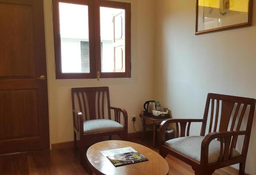 Deluxe-huone, Heeren Straits