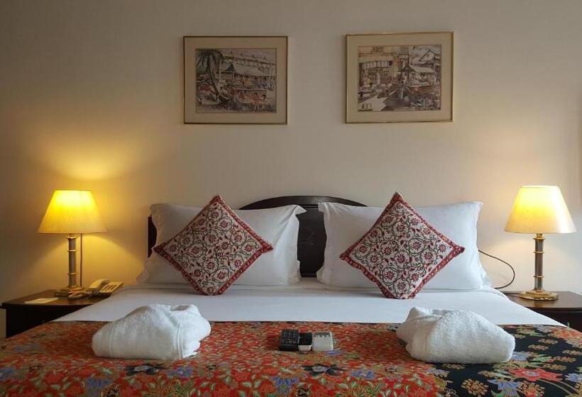 Suite, Heeren Straits