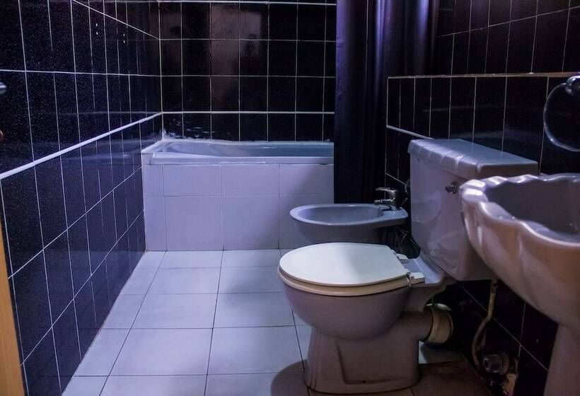 استودیوی استاندارد, La Patriache Lodge