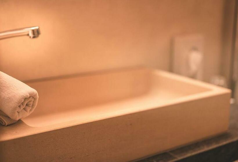 اتاق راحتی, Schartner