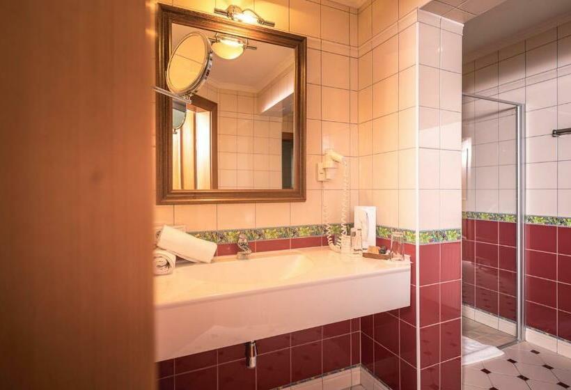 اتاق راحتی, Schartner