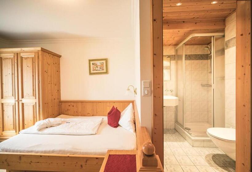 اتاق استاندارد یک نفره, Schartner