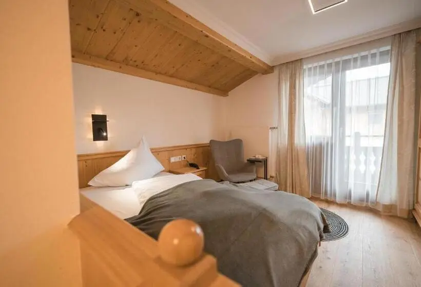 Standard Yhden Hengen Huone, Schartner