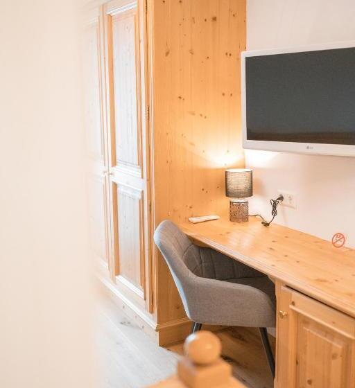 اتاق استاندارد یک نفره, Schartner