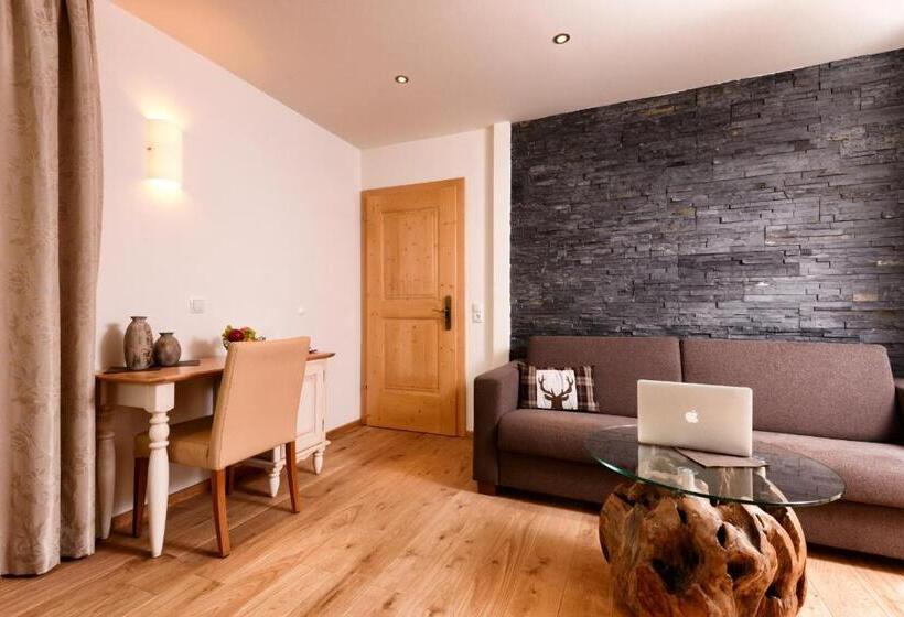 سوئیت پریمیوم, Schartner