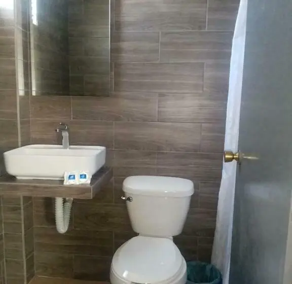 Standard Kolmen Hengen Huone, & Suites Bausan