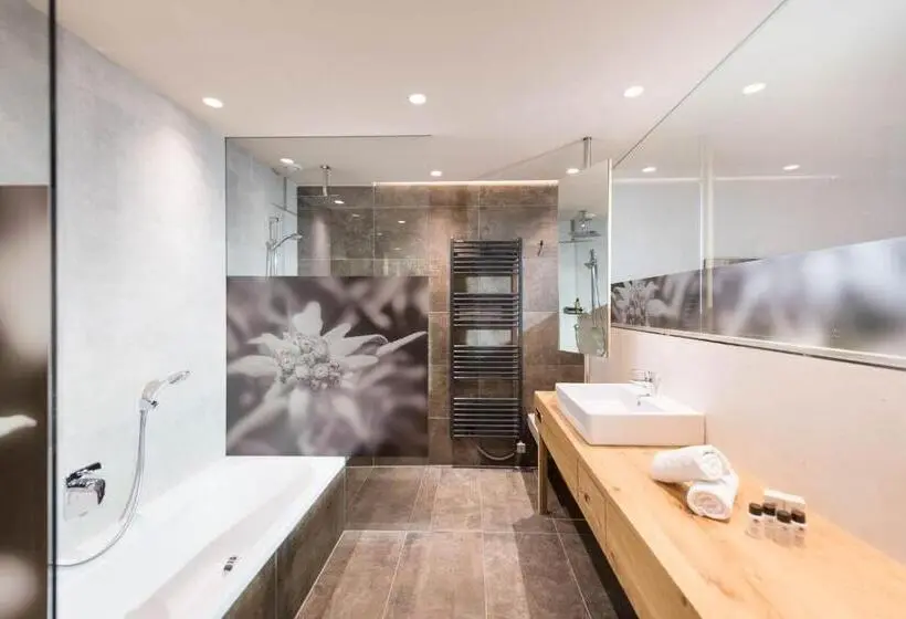 سوئیت جونیور با چشم‌انداز کوهستان, Living & Spa Vitalhotel Edelweiss