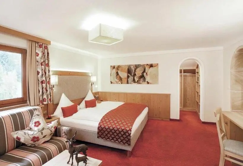 Habitaciï¿½n Estï¿½ndar Abuhardillada, Living & Spa Vitalhotel Edelweiss