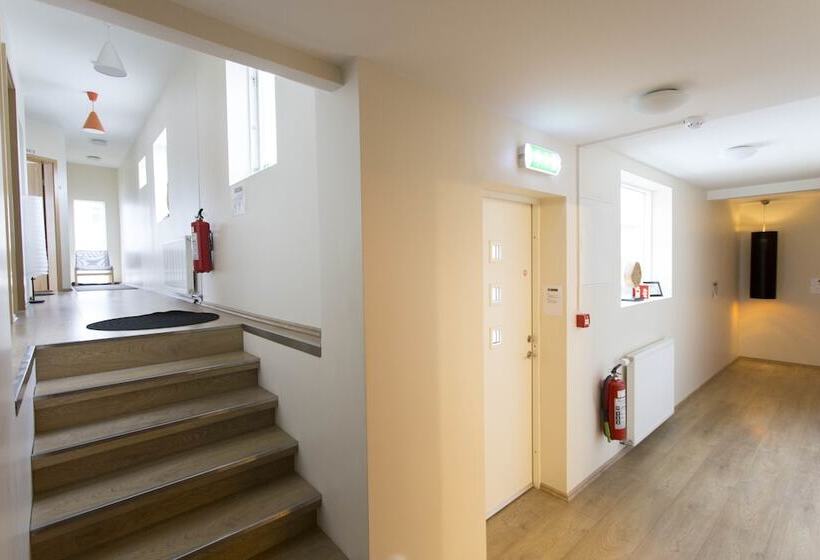 اتاق خانوادگی با سرویس بهداشتی مشترک, Aska Hostel