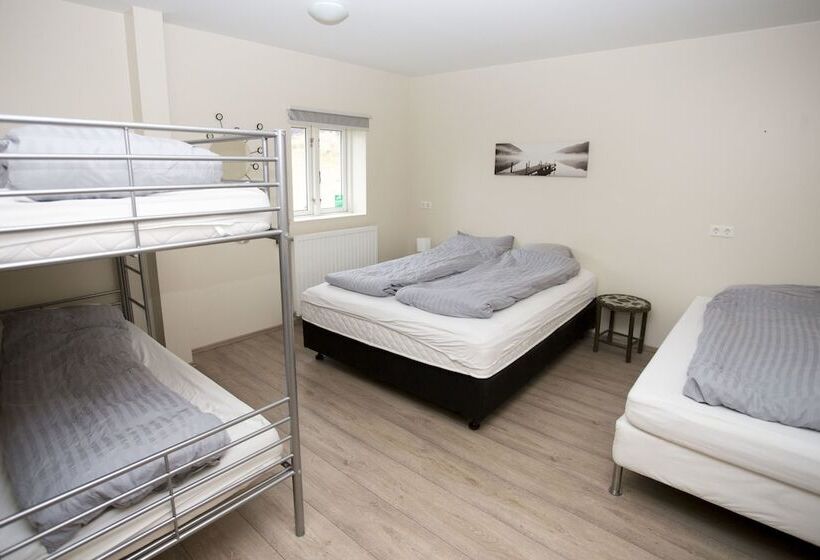 اتاق خانوادگی با سرویس بهداشتی مشترک, Aska Hostel