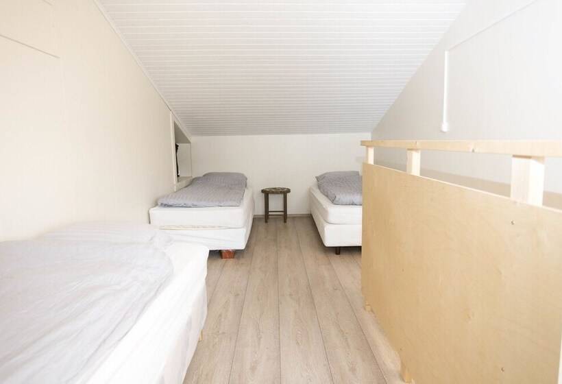 اتاق خانوادگی با سرویس بهداشتی مشترک, Aska Hostel