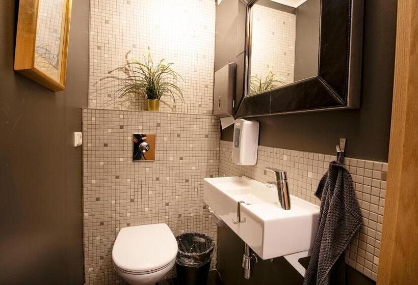 تختخواب در اتاق مشترک, B14 Hostel