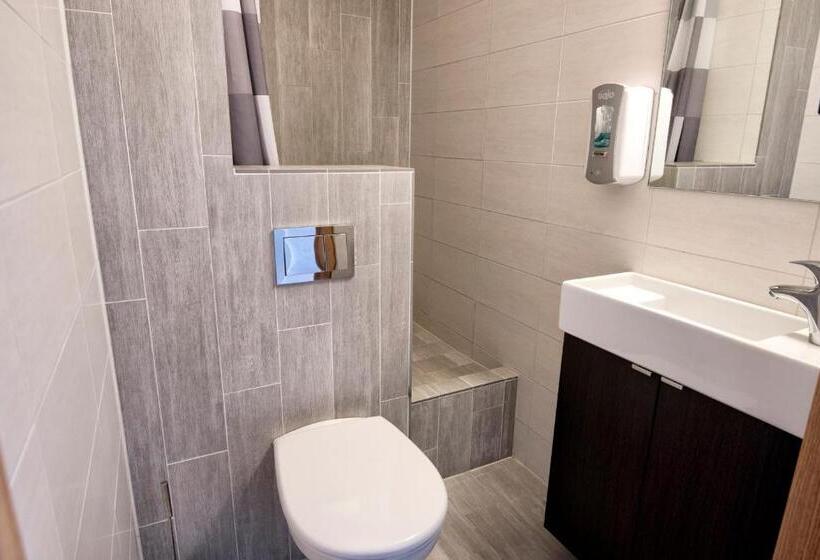 تختخواب در اتاق مشترک, B14 Hostel