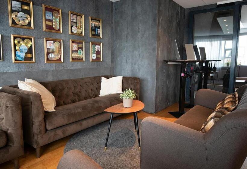 تختخواب در اتاق مشترک, B14 Hostel