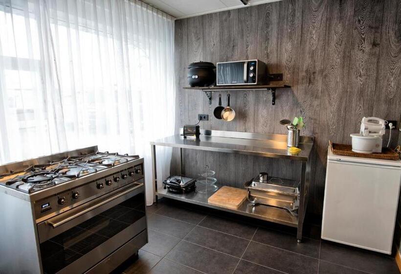 تختخواب در اتاق مشترک, B14 Hostel