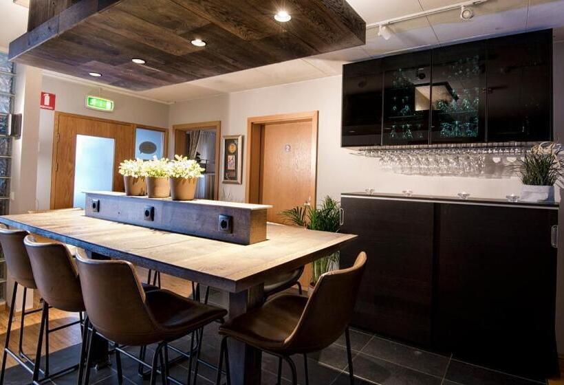 تختخواب در اتاق مشترک, B14 Hostel