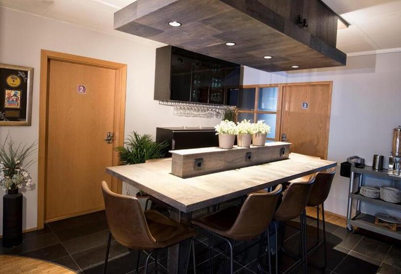 تختخواب در اتاق مشترک, B14 Hostel