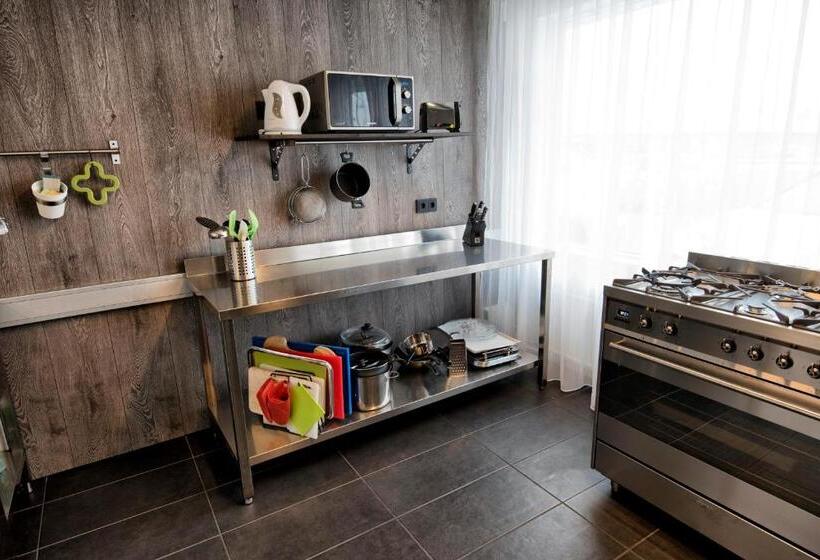 تختخواب در اتاق مشترک, B14 Hostel