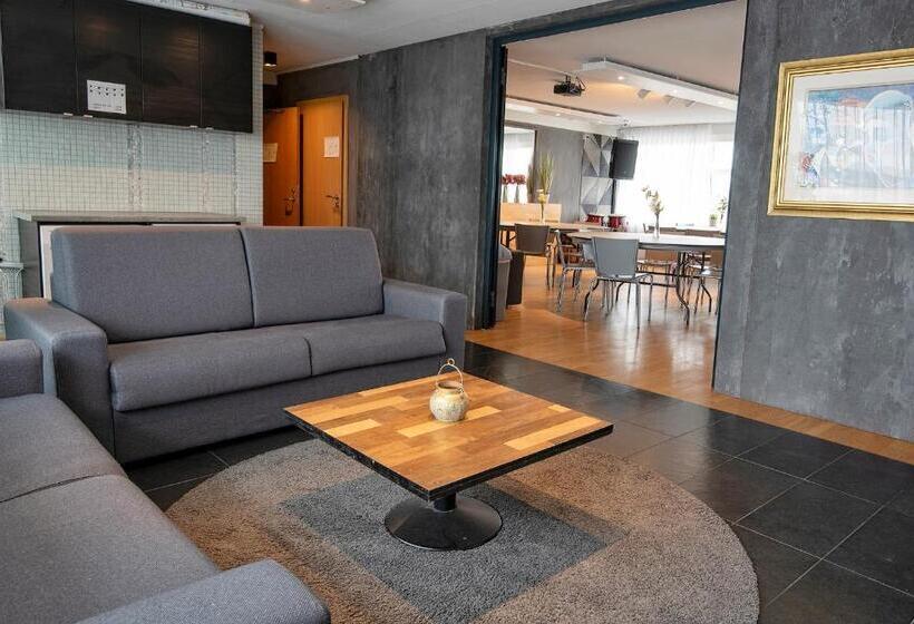 تختخواب در اتاق مشترک, B14 Hostel