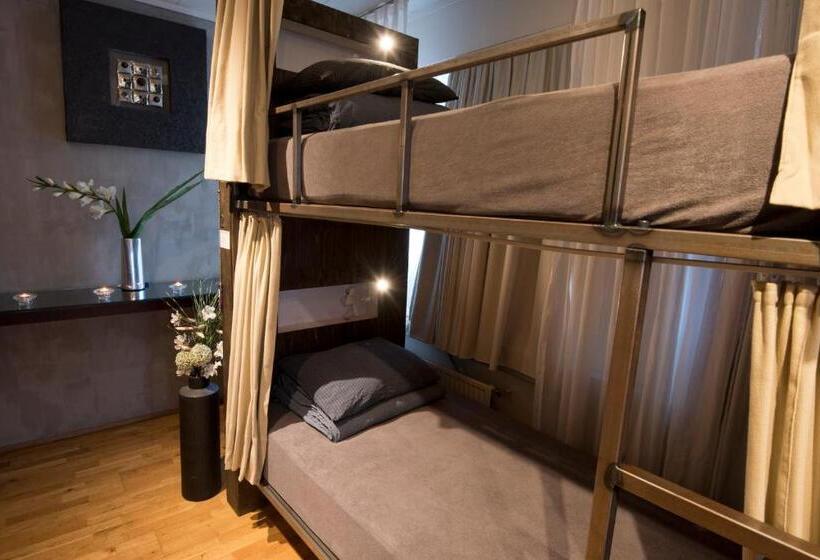 تختخواب در اتاق مشترک, B14 Hostel