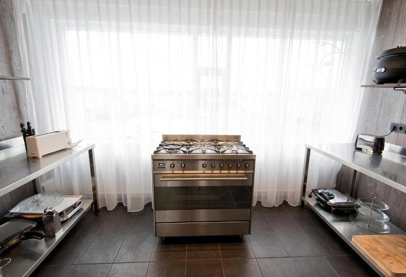 تختخواب در اتاق مشترک, B14 Hostel