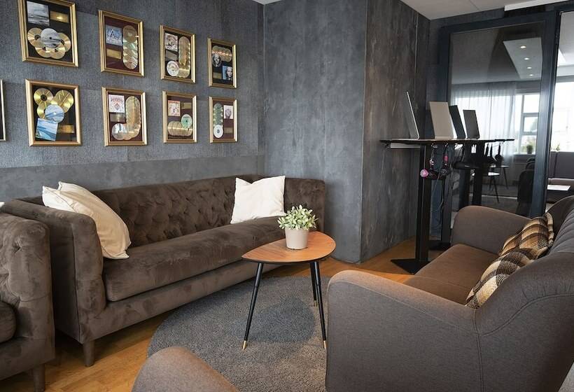 تختخواب در اتاق مشترک, B14 Hostel