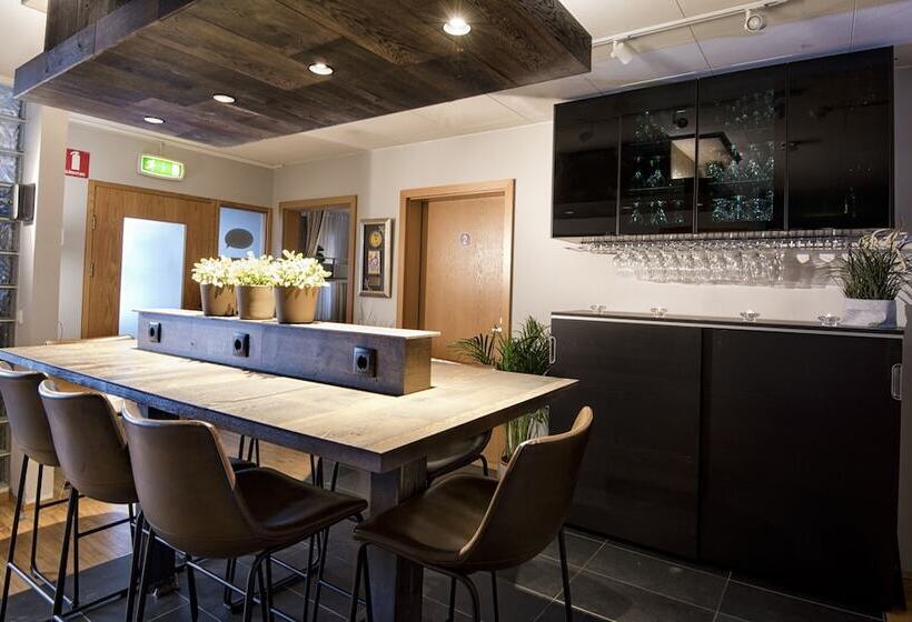 تختخواب در اتاق مشترک, B14 Hostel