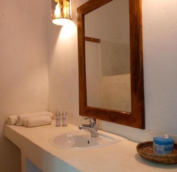 اتاق استاندارد با تخت بزرگ, Mvuvi Lodge