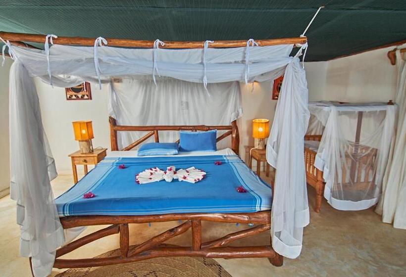 Standard Triple Room Pool View, Mvuvi Lodge