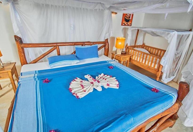 اتاق استاندارد سه تخته با چشمانداز استخر, Mvuvi Lodge