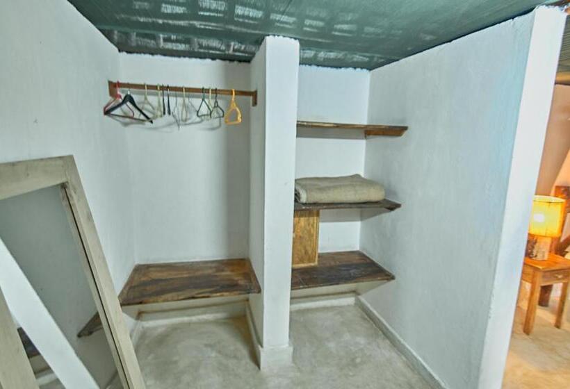 اتاق استاندارد سه تخته با چشمانداز استخر, Mvuvi Lodge