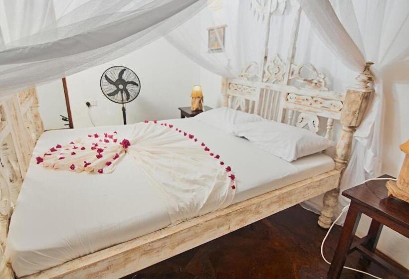 اتاق اکونومی, Mvuvi Lodge