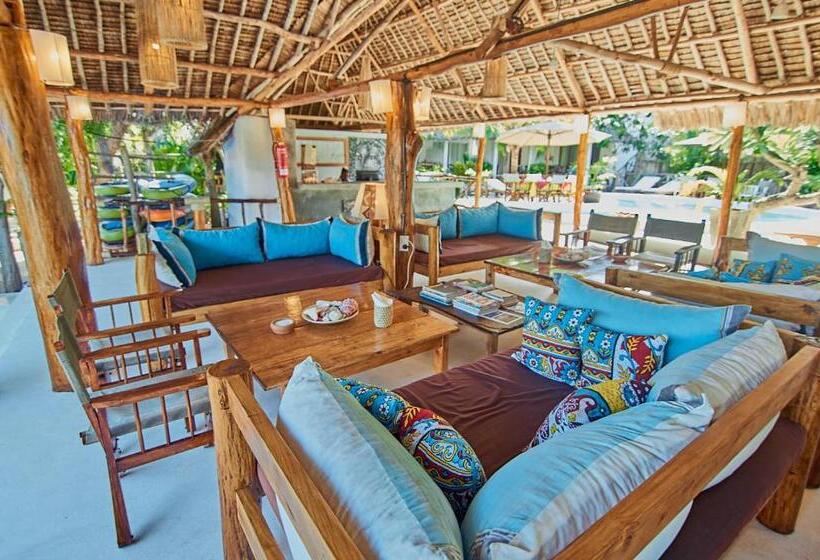 اتاق استاندارد سه تخته با چشمانداز استخر, Mvuvi Lodge