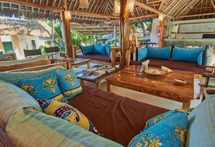 Standard Triple Room Pool View, Mvuvi Lodge