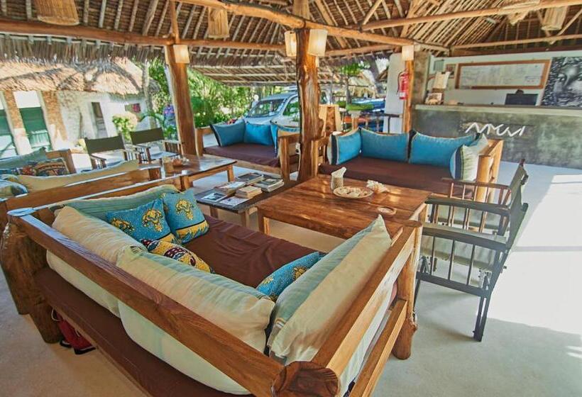 Standard Triple Room Pool View, Mvuvi Lodge
