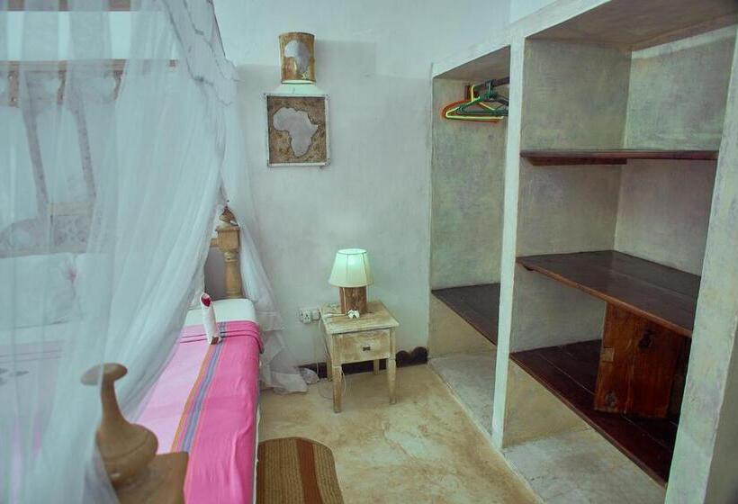 اتاق استاندارد با چشمانداز استخر, Mvuvi Lodge