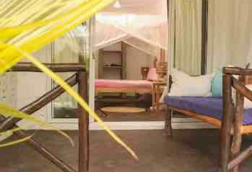 اتاق استاندارد با چشمانداز استخر, Mvuvi Lodge