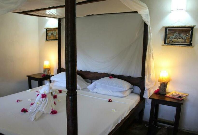 Standard Room Pool View, Mvuvi Lodge