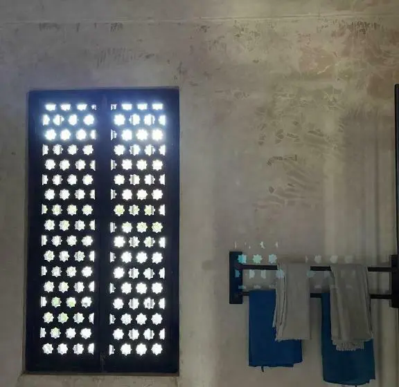 اتاق استاندارد, Subira House