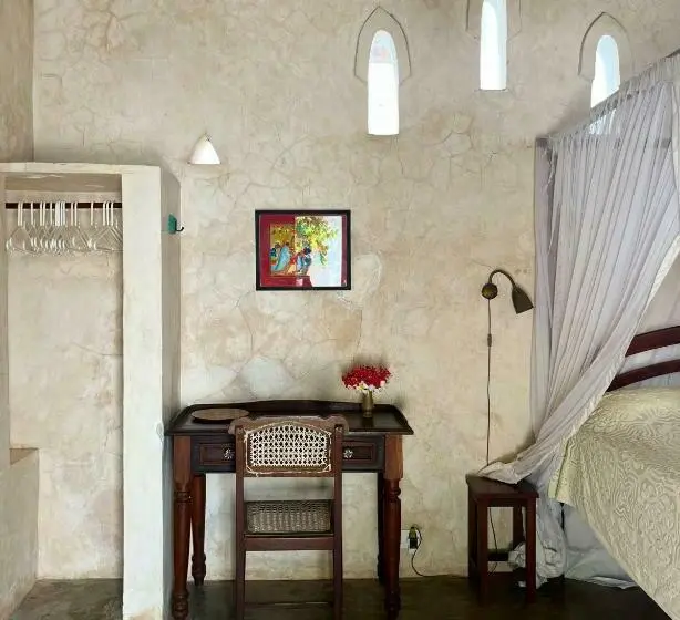 اتاق استاندارد, Subira House