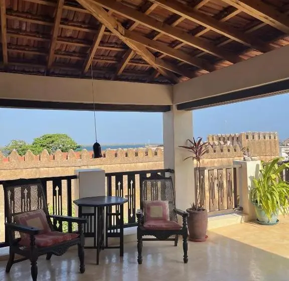 اتاق استاندارد با بالکن و چشم‌انداز دریا, Subira House