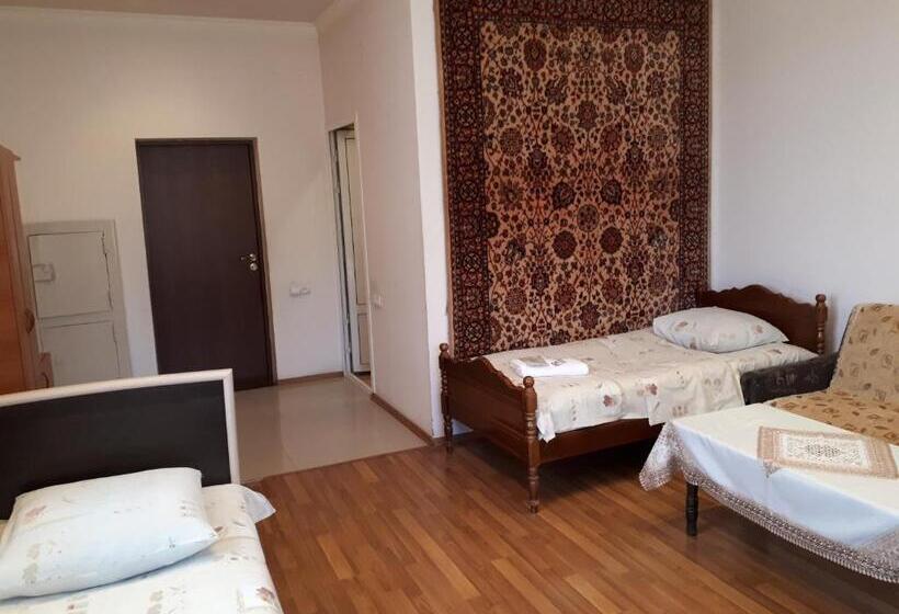 اتاق ساده سه‌ نفره, Vivas