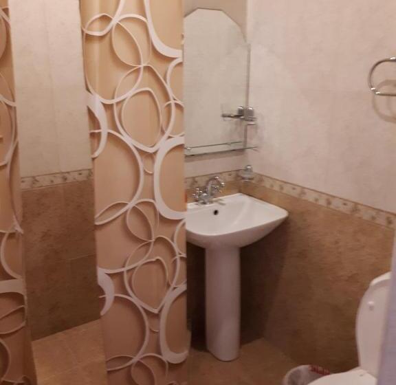 اتاق ساده سه‌ نفره, Vivas