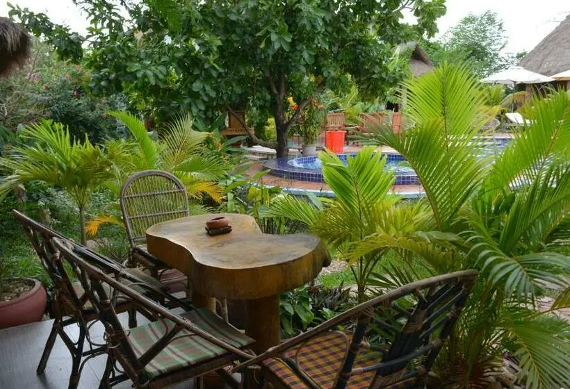 اتاق استاندارد سه تخته با چشمانداز استخر, Darica Resort